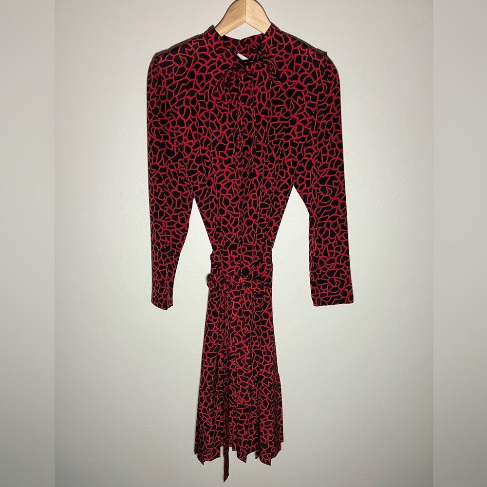 Lord & Taylor 100% Silk Dress w Belt/Tie Red Black Pleated Vintage Hong Kong NWT